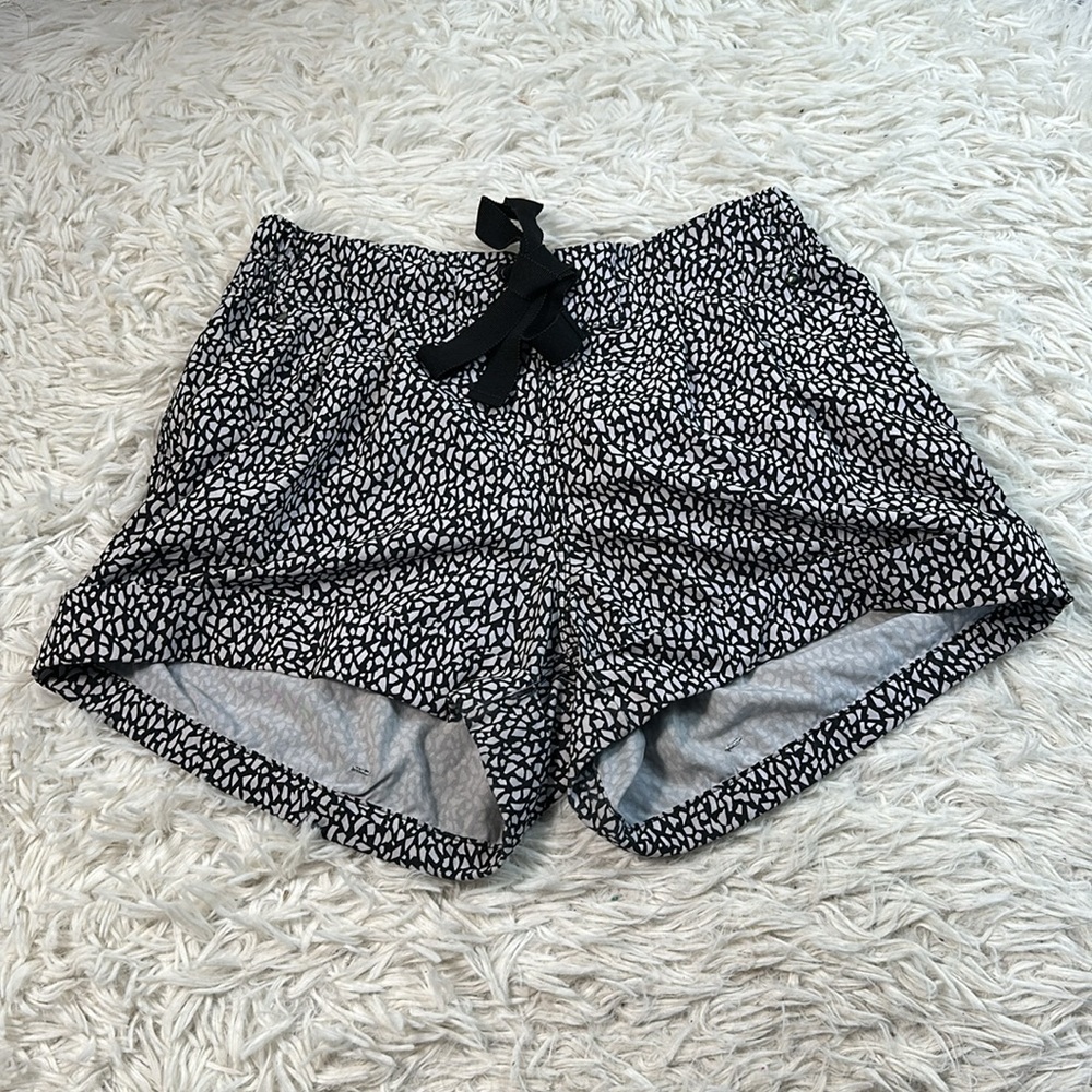 Lululemon Spring Break Away Short Miss Mosaic Black